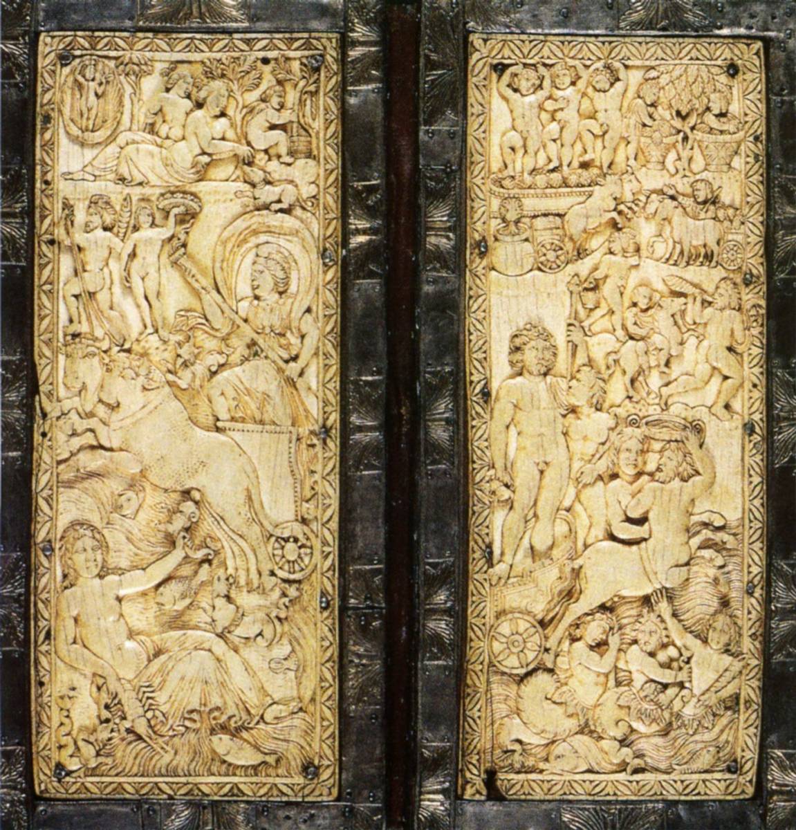 380%20Diptyque%20d%27ivoire,%20Dionysos%20et%20Selene,%20Sens%20Ivory%20diptych,%20Dionysos%20and%20Selene,%20Direction.jpg